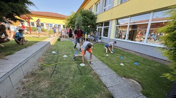 Společné opékání buřtů třídy 3. C aneb radostný konec školního roku