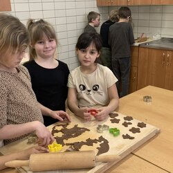 Pečení velikonočních perníčků ve 2. C