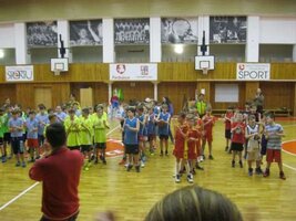 Liga škol v basketbalu