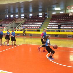 Liga škol v basketbalu začala