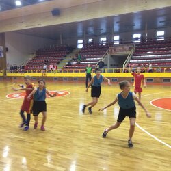 Liga škol v basketbalu začala